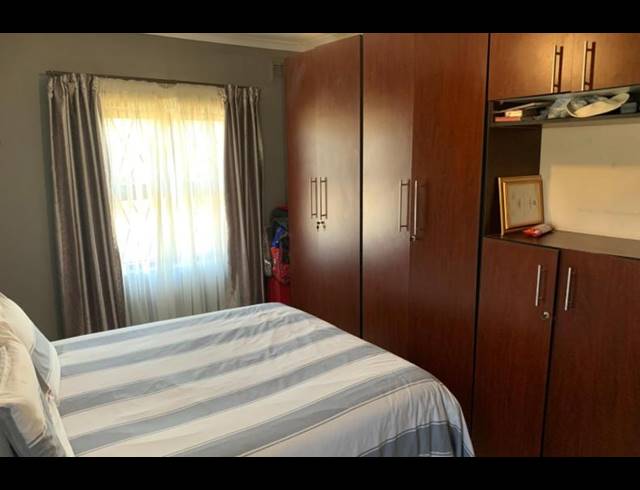 3 BEDROOM HOUSE FOR SALE IN MONTCLAIR